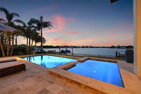 Casa en venta en Saint Petersburg, Florida, 4 dormitorios, 379.69 m2 № 1777521 - foto 13