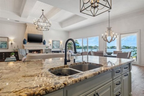 Casa en venta en Saint Petersburg, Florida, 4 dormitorios, 379.69 m2 № 1777521 - foto 3