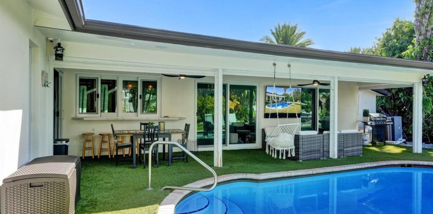 Villa ou maison à Lighthouse Point, Floride 5 chambres, 230.58 m2 № 2082043
