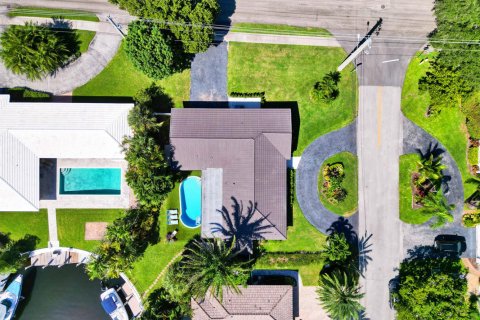 Villa ou maison à vendre à Lighthouse Point, Floride: 5 chambres, 230.58 m2 № 2082043 - photo 2