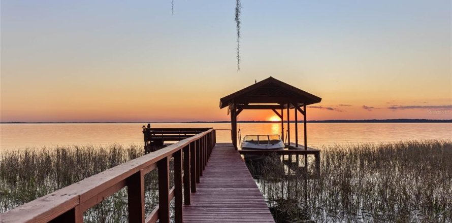Casa en Tavares, Florida 4 dormitorios, 214.79 m2 № 1511345