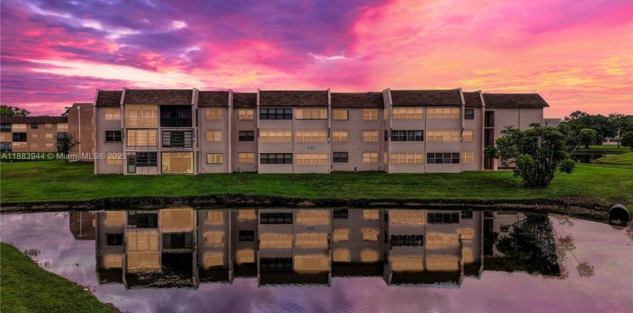 Condominio en Sunrise, Florida, 1 dormitorio № 1931110