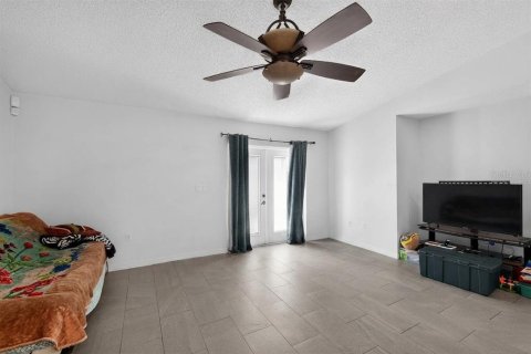 Villa ou maison à vendre à Kissimmee, Floride: 3 chambres, 156.35 m2 № 2344888 - photo 4
