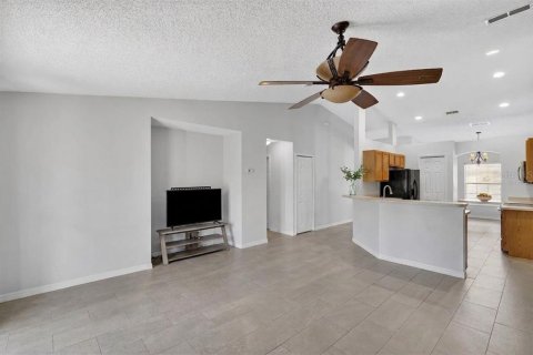 Villa ou maison à vendre à Kissimmee, Floride: 3 chambres, 156.35 m2 № 2344888 - photo 3