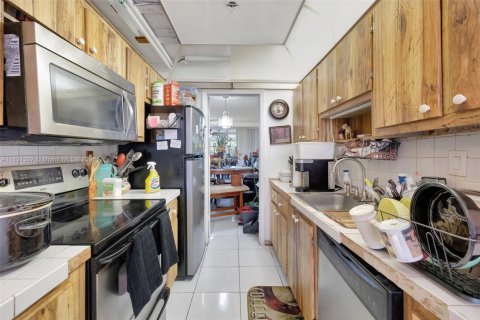 Condo in Lauderdale Lakes, Florida, 2 bedrooms  № 1814244 - photo 5