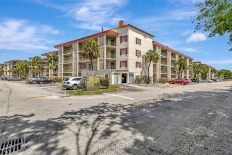 Condo in Lauderdale Lakes, Florida, 2 bedrooms  № 1814244 - photo 1