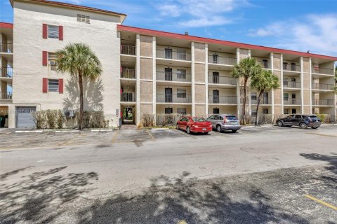 Condo in Lauderdale Lakes, Florida, 2 bedrooms  № 1814244 - photo 15