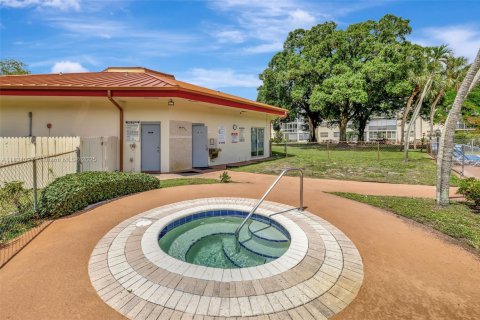 Condo in Lauderdale Lakes, Florida, 2 bedrooms  № 1814244 - photo 13