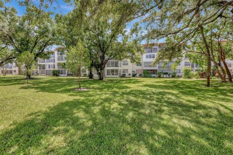 Condo in Lauderdale Lakes, Florida, 2 bedrooms  № 1814244 - photo 11