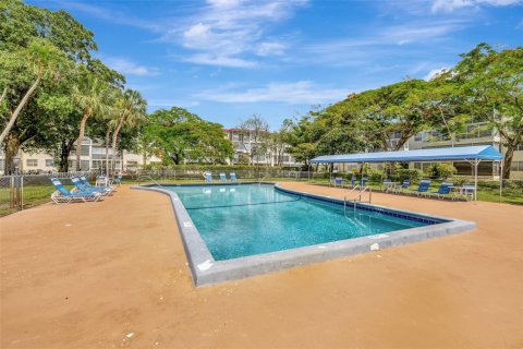 Condo in Lauderdale Lakes, Florida, 2 bedrooms  № 1814244 - photo 12