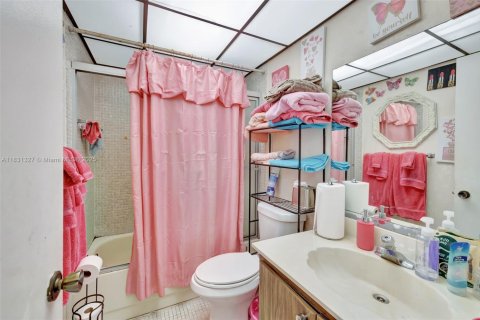 Condo in Lauderdale Lakes, Florida, 2 bedrooms  № 1814244 - photo 9