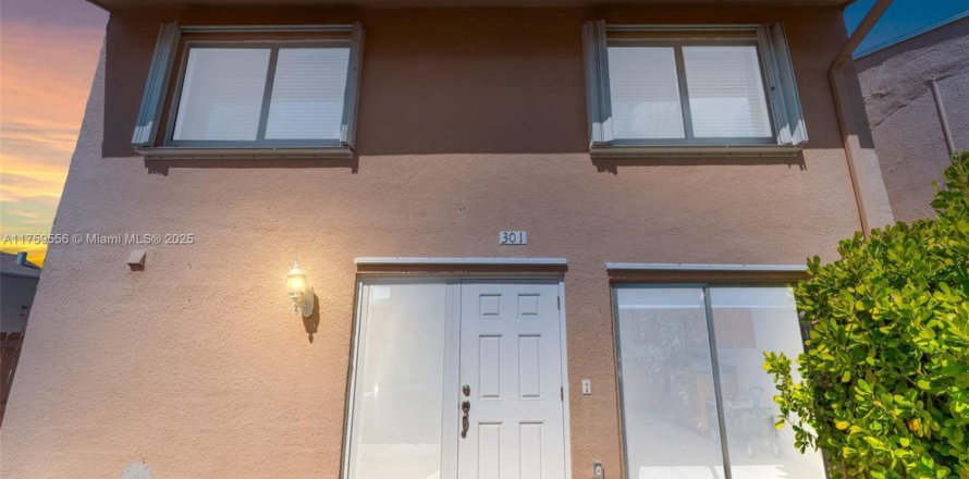 Таунхаус в Майами, Флорида 3 спальни, 151.43м2 № 1993365