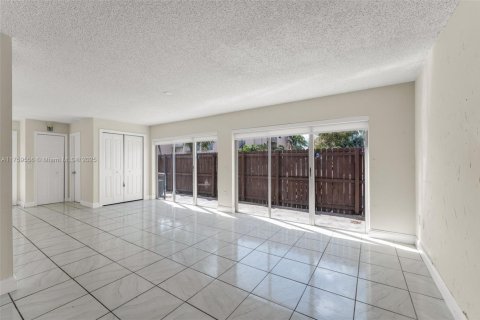 Купить таунхаус в Майами, Флорида 3 спальни, 151.43м2, № 1993365 - фото 8