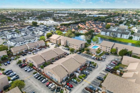 Купить таунхаус в Майами, Флорида 3 спальни, 151.43м2, № 1993365 - фото 27