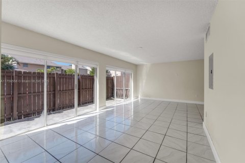 Купить таунхаус в Майами, Флорида 3 спальни, 151.43м2, № 1993365 - фото 6