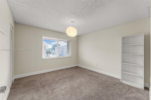 Купить таунхаус в Майами, Флорида 3 спальни, 151.43м2, № 1993365 - фото 14