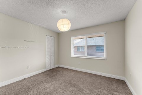 Купить таунхаус в Майами, Флорида 3 спальни, 151.43м2, № 1993365 - фото 15