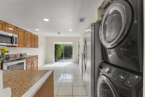 Купить таунхаус в Майами, Флорида 3 спальни, 151.43м2, № 1993365 - фото 5