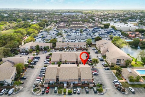 Купить таунхаус в Майами, Флорида 3 спальни, 151.43м2, № 1993365 - фото 28