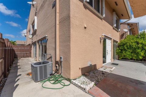 Купить таунхаус в Майами, Флорида 3 спальни, 151.43м2, № 1993365 - фото 21