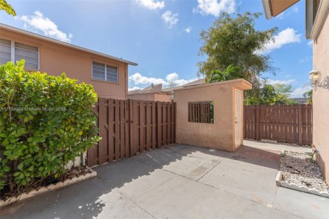 Купить таунхаус в Майами, Флорида 3 спальни, 151.43м2, № 1993365 - фото 22