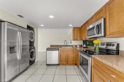 Купить таунхаус в Майами, Флорида 3 спальни, 151.43м2, № 1993365 - фото 3