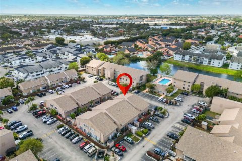 Купить таунхаус в Майами, Флорида 3 спальни, 151.43м2, № 1993365 - фото 26