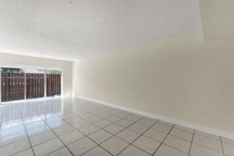 Купить таунхаус в Майами, Флорида 3 спальни, 151.43м2, № 1993365 - фото 9