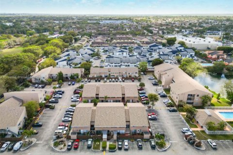 Купить таунхаус в Майами, Флорида 3 спальни, 151.43м2, № 1993365 - фото 29