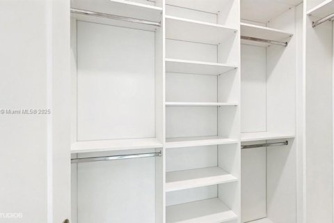 House in Boca Raton, Florida 5 bedrooms, 432 sq.m. № 1927134 - photo 17