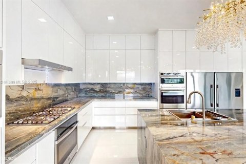 House in Boca Raton, Florida 5 bedrooms, 432 sq.m. № 1927134 - photo 10