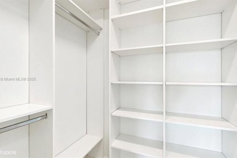 House in Boca Raton, Florida 5 bedrooms, 432 sq.m. № 1927134 - photo 28