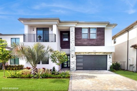 House in Boca Raton, Florida 5 bedrooms, 432 sq.m. № 1927134 - photo 1