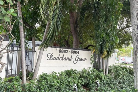 Condo in Pinecrest, Florida, 1 bedroom  № 2000044