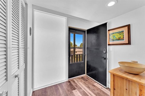 Condo in Hutchinson Island South, Florida, 2 bedrooms  № 1932126 - photo 15