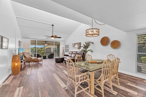 Condo in Hutchinson Island South, Florida, 2 bedrooms  № 1932126 - photo 17