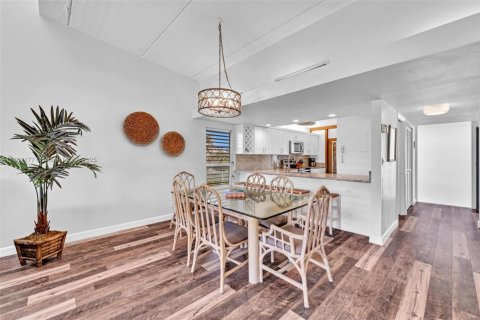 Condo in Hutchinson Island South, Florida, 2 bedrooms  № 1932126 - photo 18