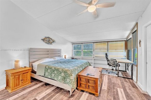 Condo in Hutchinson Island South, Florida, 2 bedrooms  № 1932126 - photo 10