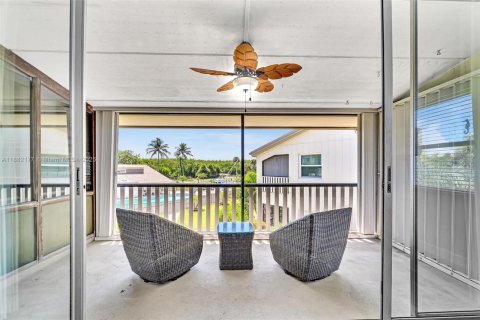 Condo in Hutchinson Island South, Florida, 2 bedrooms  № 1932126 - photo 3