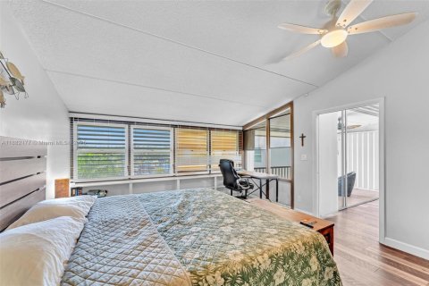 Condo in Hutchinson Island South, Florida, 2 bedrooms  № 1932126 - photo 11