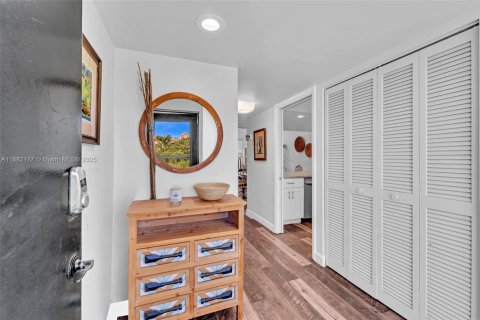Condo in Hutchinson Island South, Florida, 2 bedrooms  № 1932126 - photo 2