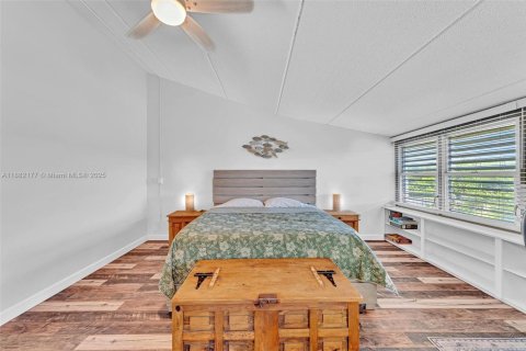 Condo in Hutchinson Island South, Florida, 2 bedrooms  № 1932126 - photo 9