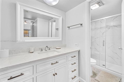 Condo in Hutchinson Island South, Florida, 2 bedrooms  № 1932126 - photo 13
