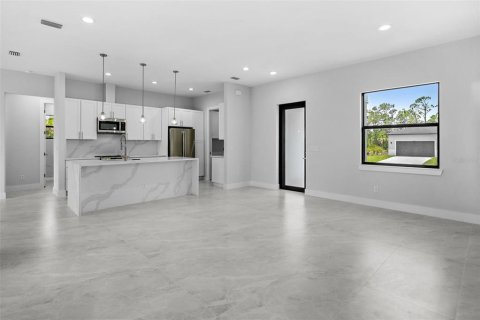 Casa en venta en Port Charlotte, Florida, 3 dormitorios, 157.93 m2 № 1789568 - foto 5