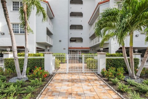 Copropriété à vendre à Coral Gables, Floride: 2 chambres, 108.7 m2 № 1924125 - photo 19