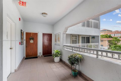 Copropriété à vendre à Coral Gables, Floride: 2 chambres, 108.7 m2 № 1924125 - photo 2