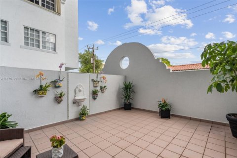 Copropriété à vendre à Coral Gables, Floride: 2 chambres, 108.7 m2 № 1924125 - photo 17