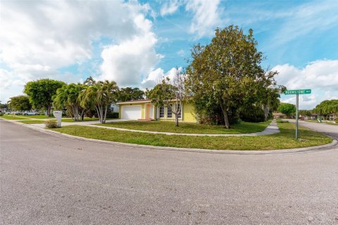 House in Delray Beach, Florida 2 bedrooms, 126.72 sq.m. № 1647600 - photo 2