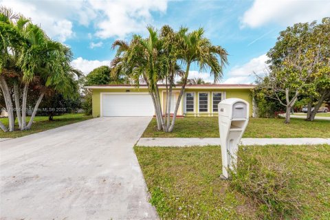 House in Delray Beach, Florida 2 bedrooms, 126.72 sq.m. № 1647600 - photo 1