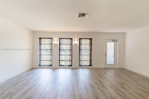 House in Delray Beach, Florida 2 bedrooms, 126.72 sq.m. № 1647600 - photo 6